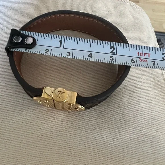 Louis Vuitton - Picture 6 of 11